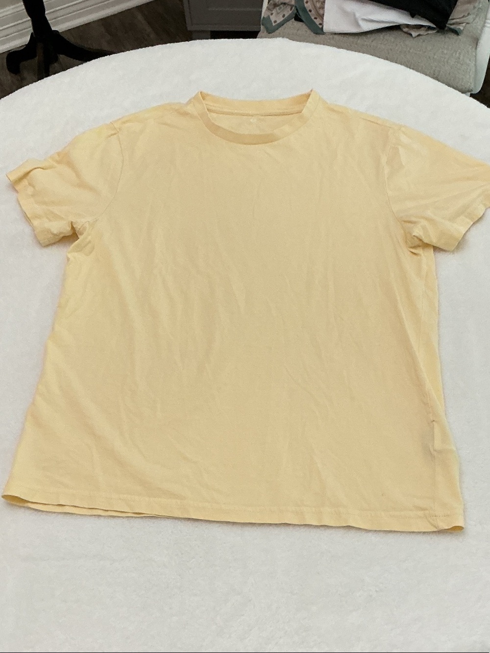 H&M Men's Short-Sleeve Crewneck Tee in Light Yellow